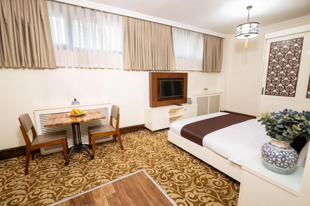 K Suites Hotel — 7