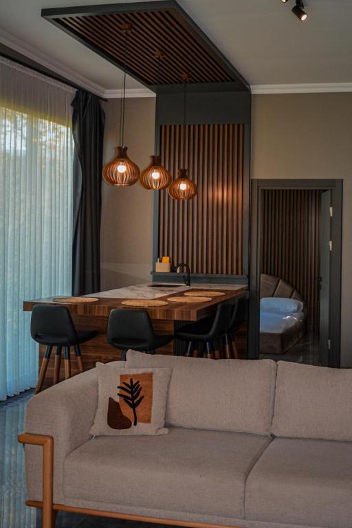 Kalimeras Deluxe Hotel — 9
