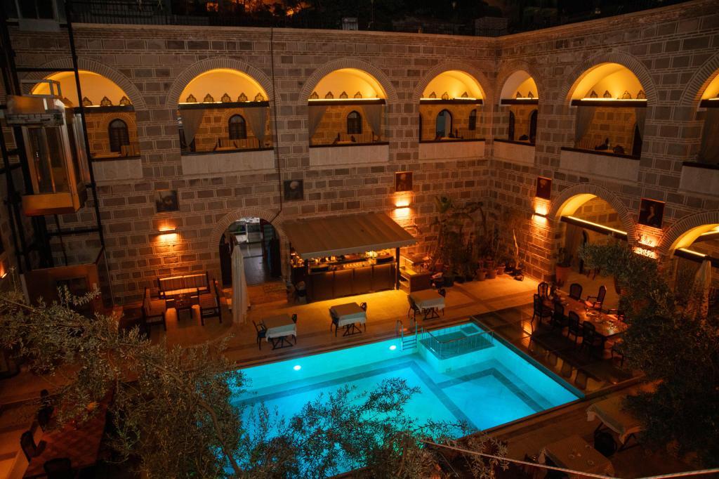 Kervansaray Antique Hotel Çeşme — 7