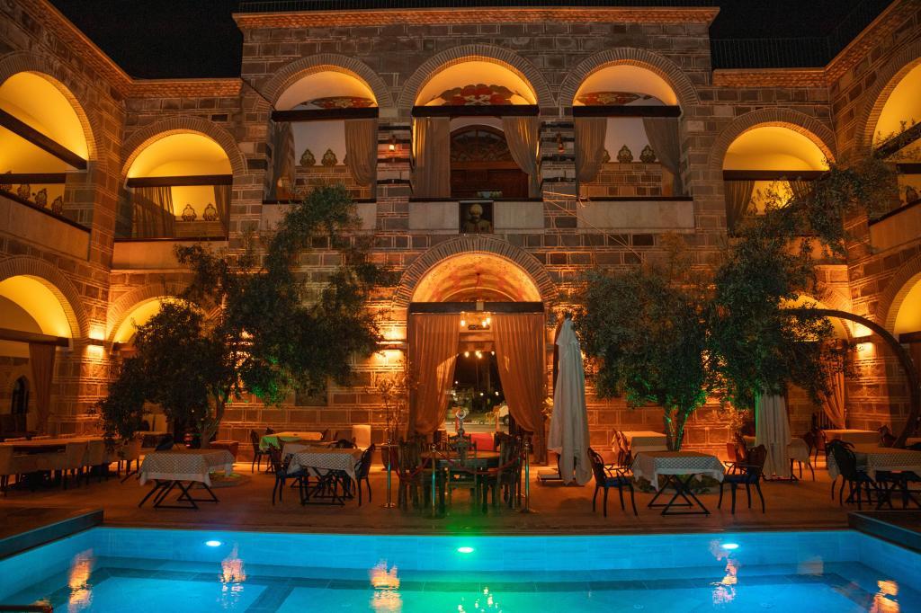 Kervansaray Antique Hotel Çeşme — 9