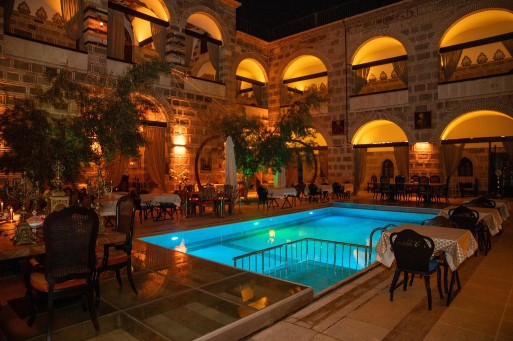 Kervansaray Antique Hotel Çeşme — 10