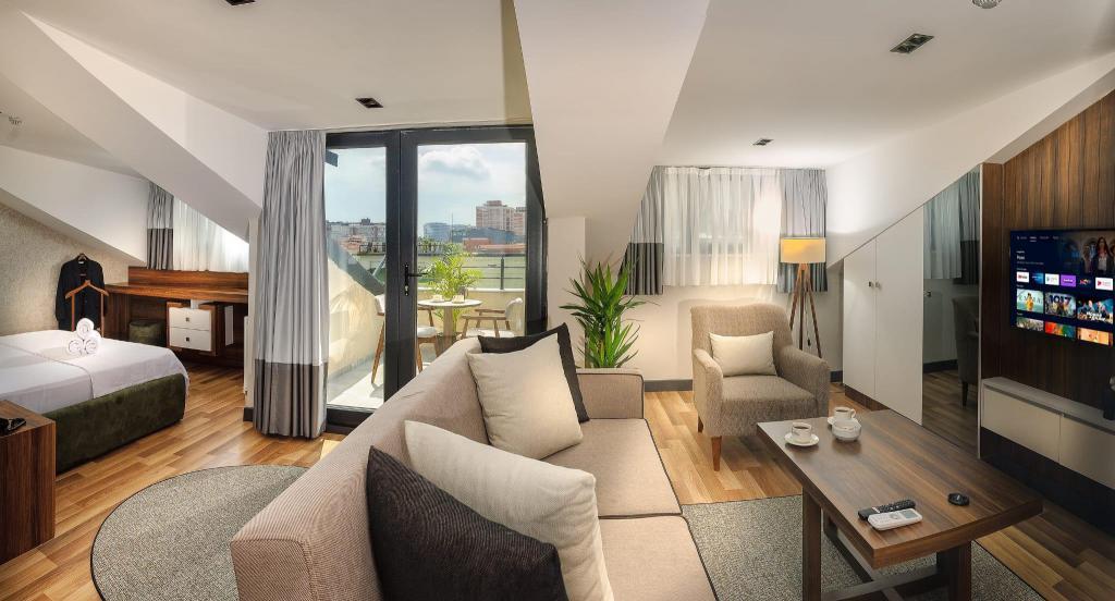 La Mia Suites