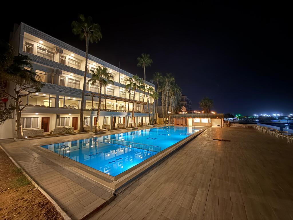 Lades Otel
