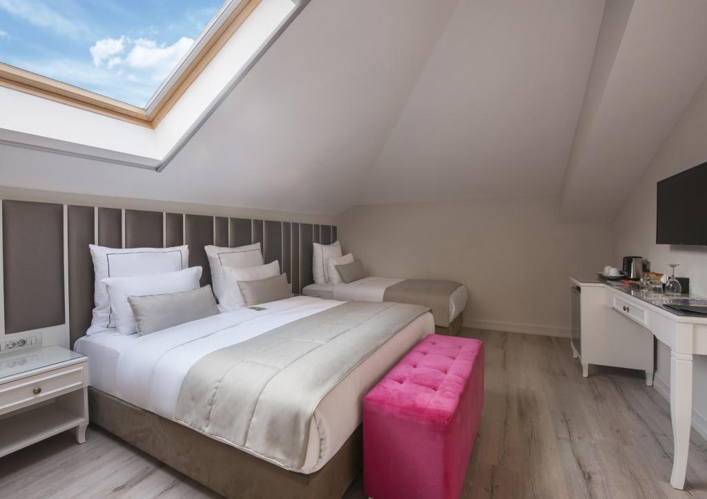 Le Petit Palace Hotel — 9