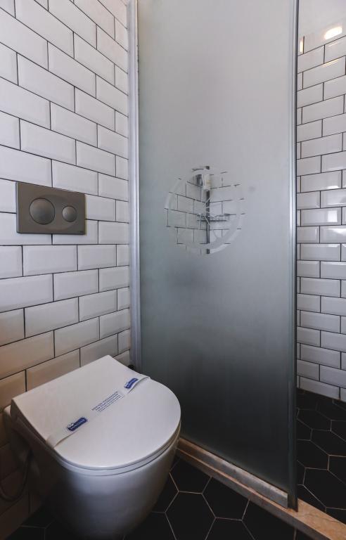 Limon Inn Hotel — 7