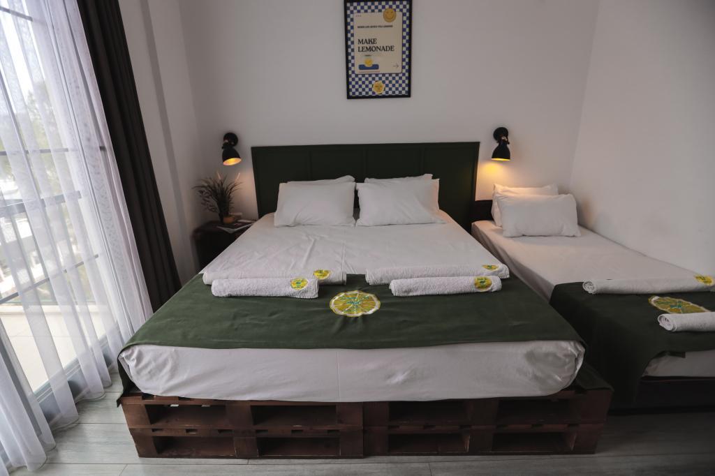 Limon Inn Hotel — 8