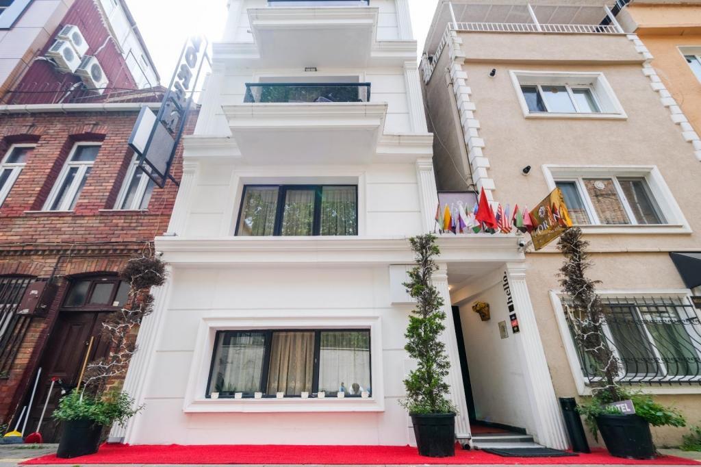 Loren Hotel & Suites