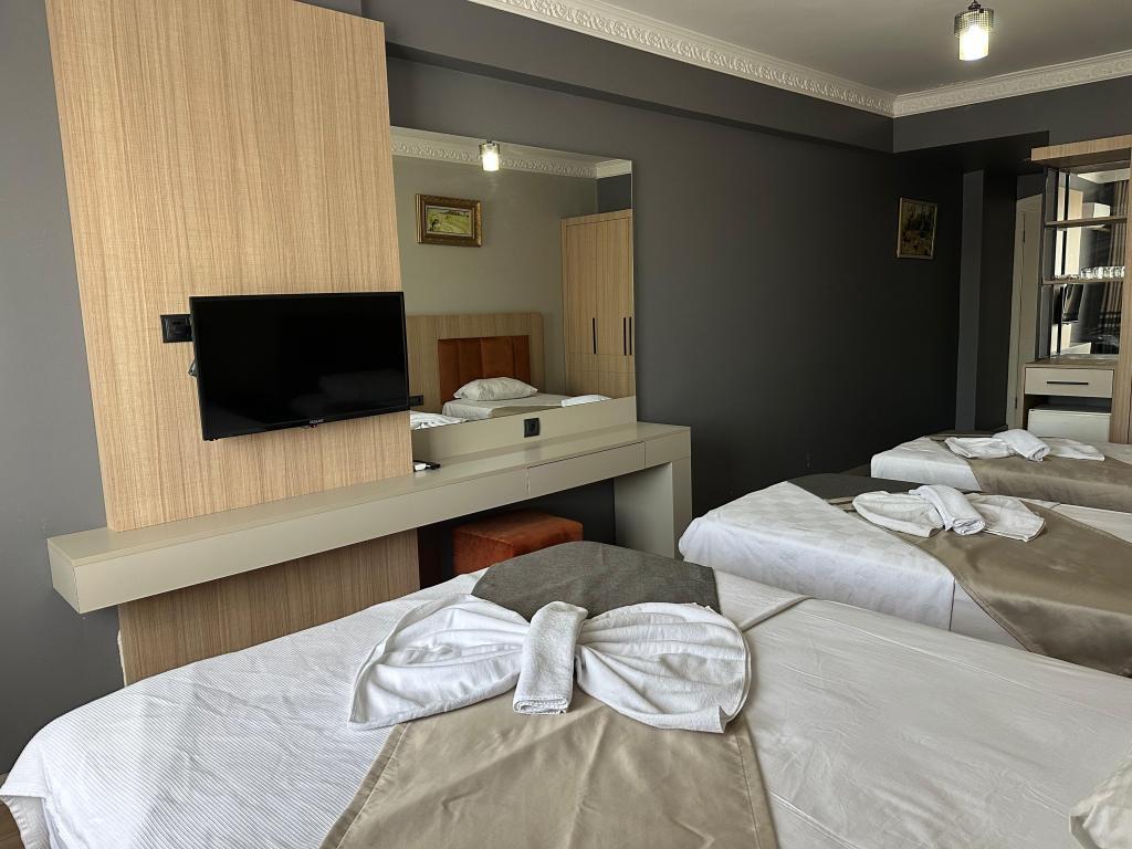 Metros Hotel — 2