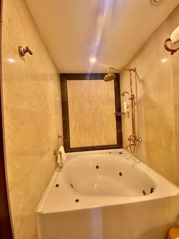 Morrian Hotel — 9