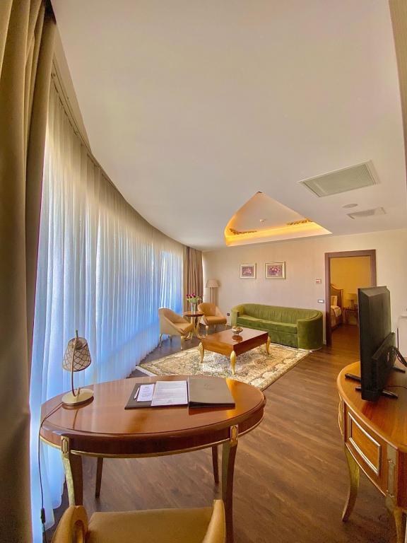 Morrian Hotel — 10