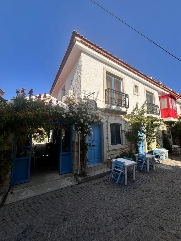 Paris Alaçatı Butik Otel — 8
