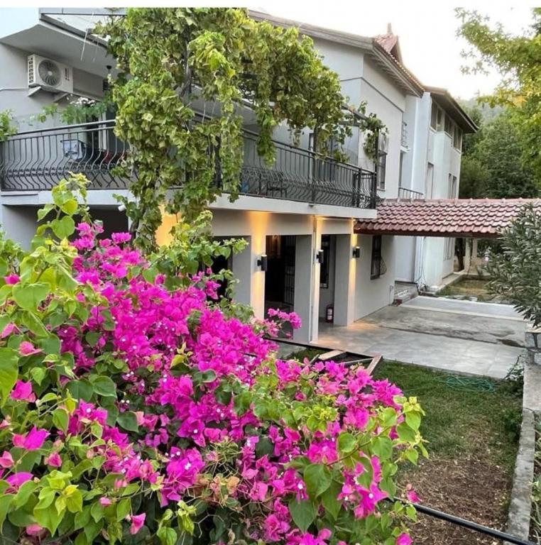 Relax Marmaris Apart