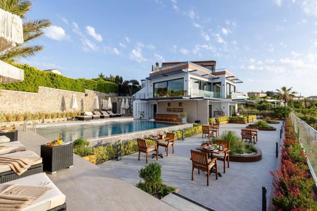 Sarezya Luxury Hotel