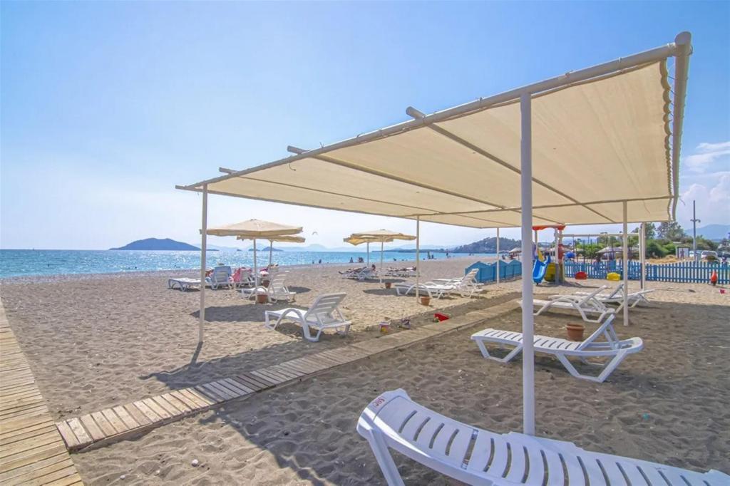 Sunset Beach Club Lebrentals — 10