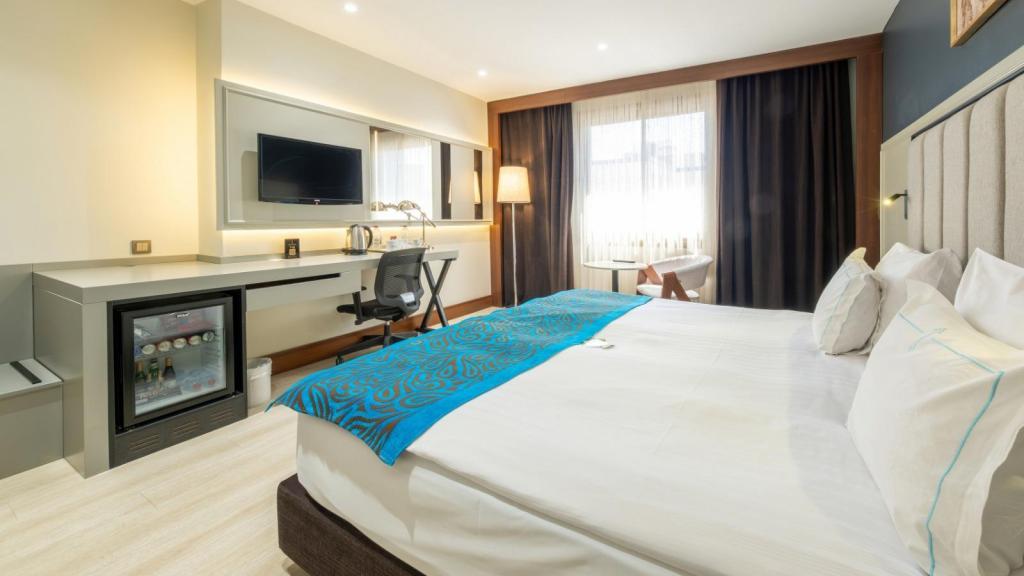 Teymur Continental Hotel & Convention Center — 4