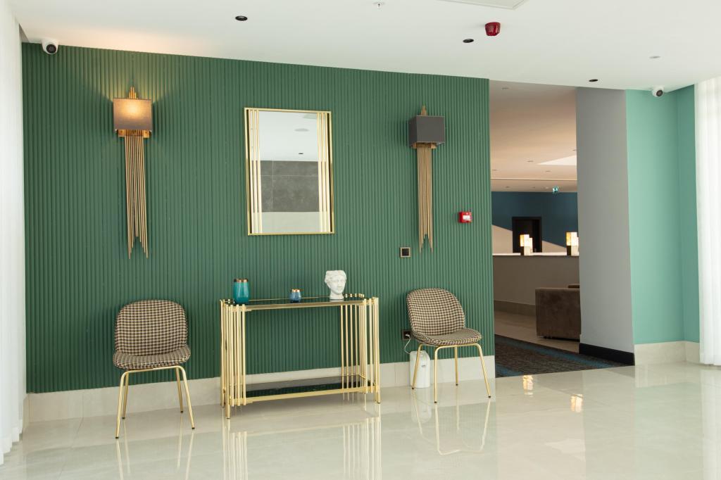 V Center Hotel — 8