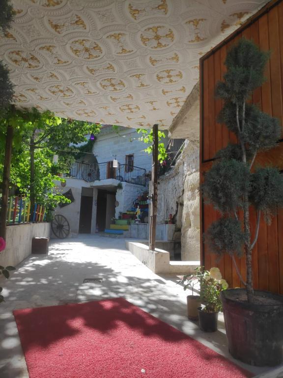 Unicorn Cave Hotel — 3