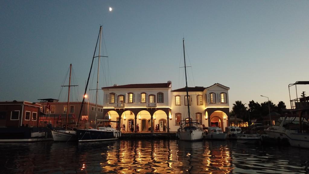 Gümrük Otel Urla