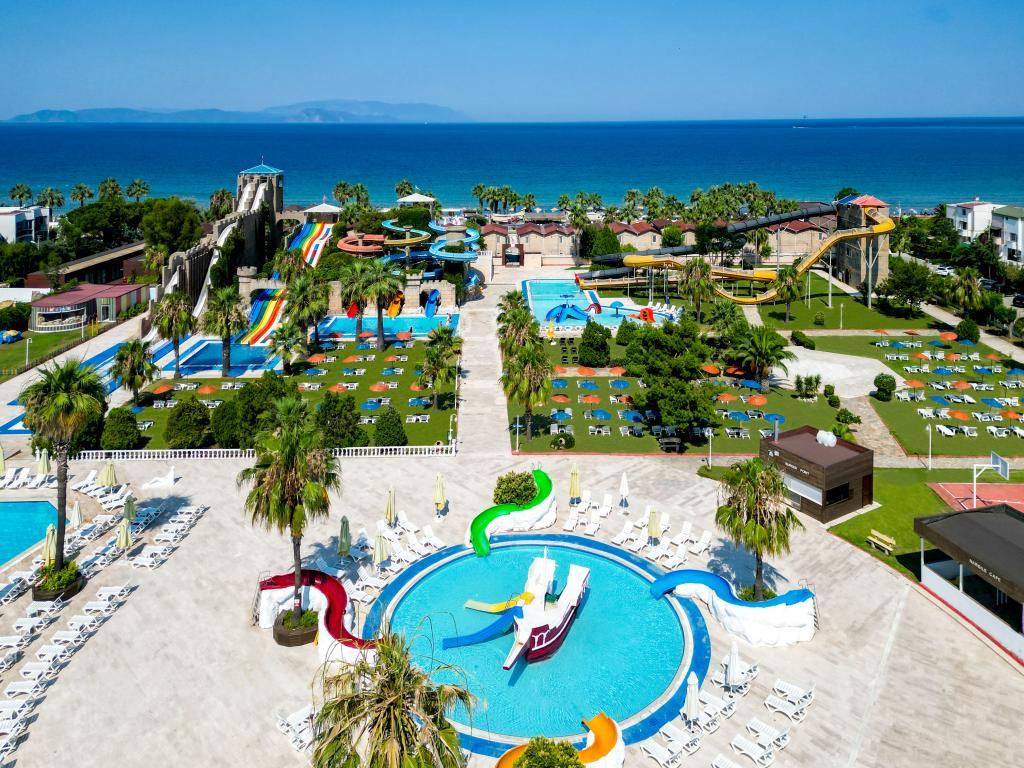 Risus Beach Resort Hotel — 5