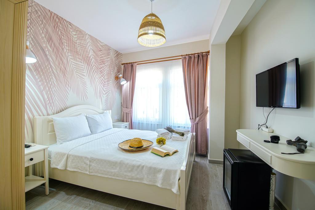 Lutro Otel Bozcaada — 2