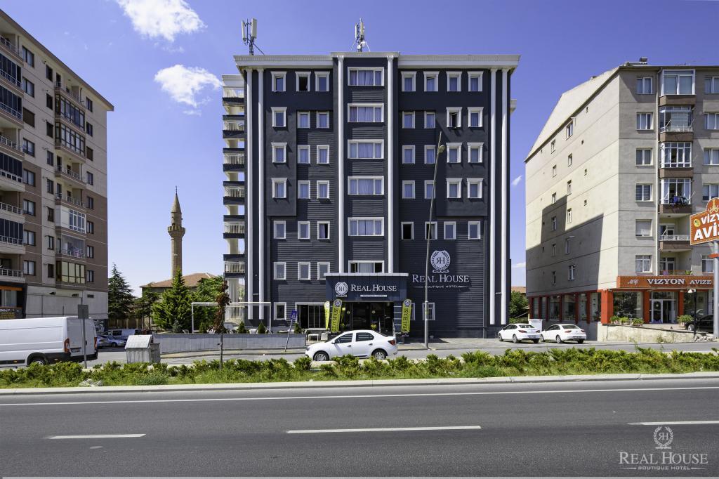 Real House Hotel
