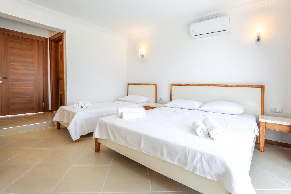 Medimar Hotel (+12) — 8
