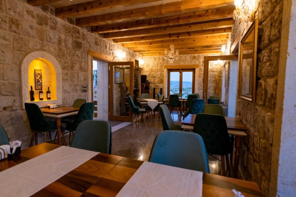 Solo Cave Suites — 8