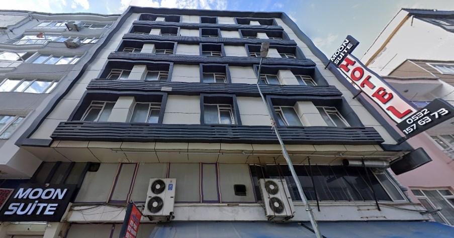 Moon Suit Otel