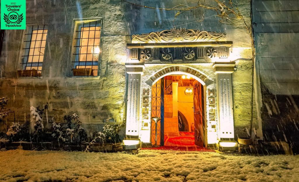 Larissa Cave Hotel — 2