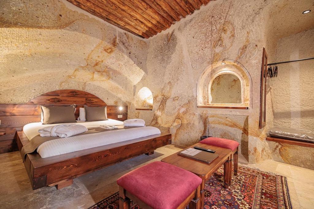 Canyon Cave Hotel — 6