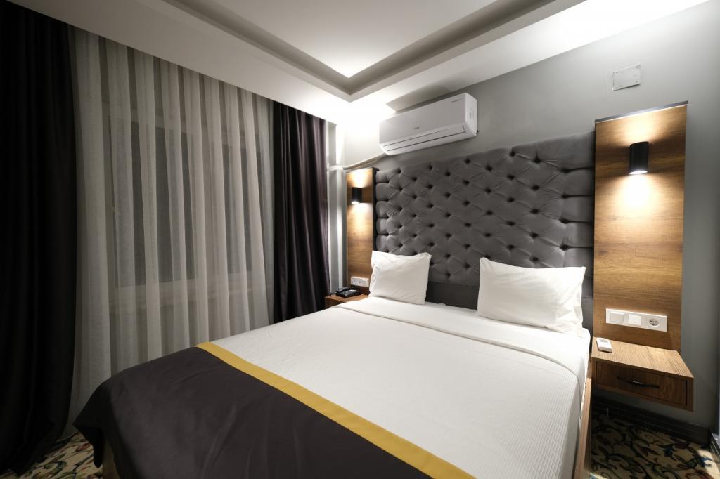Eniza Hotel