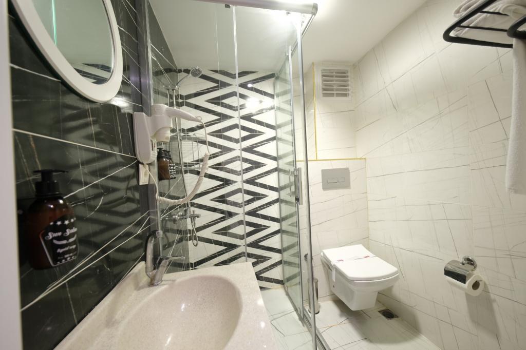 Eniza Hotel — 4