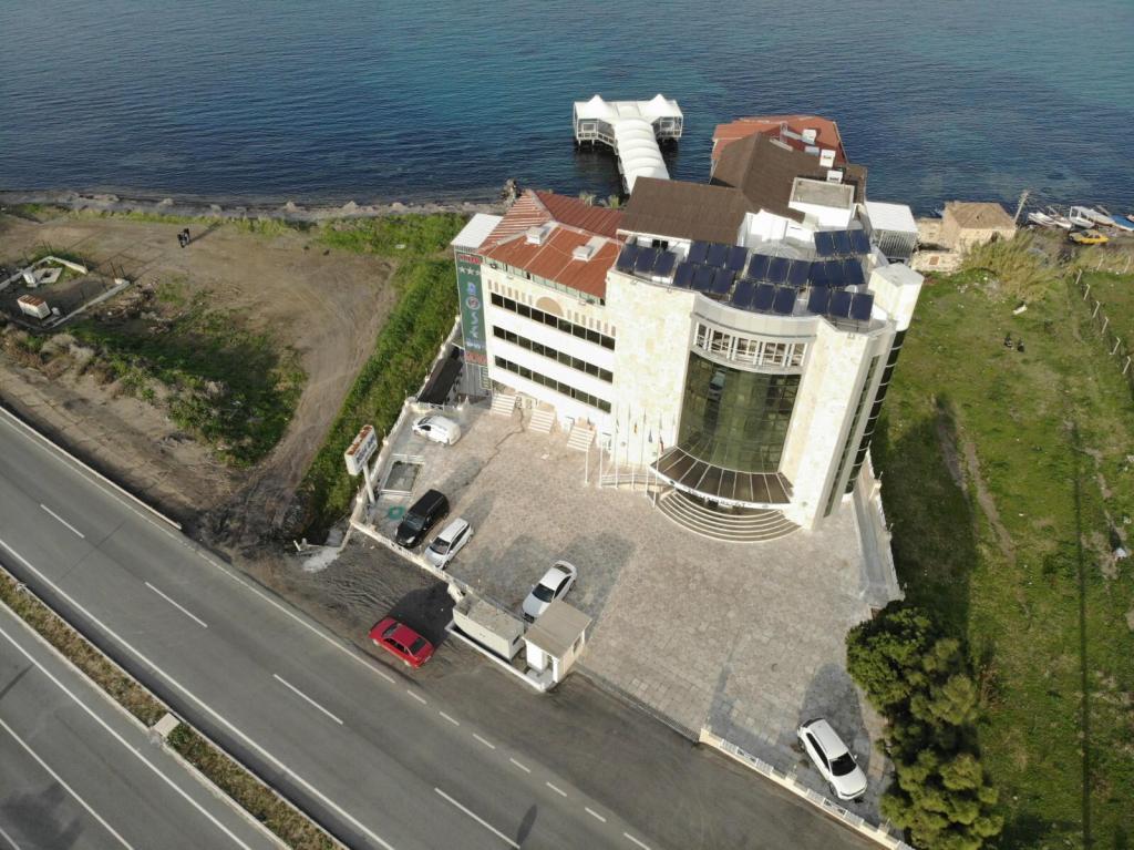 Club Rose Bay Hotel