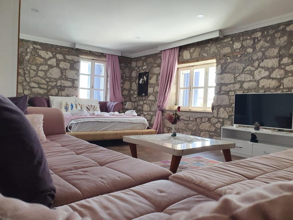 Leyla Suite — 6