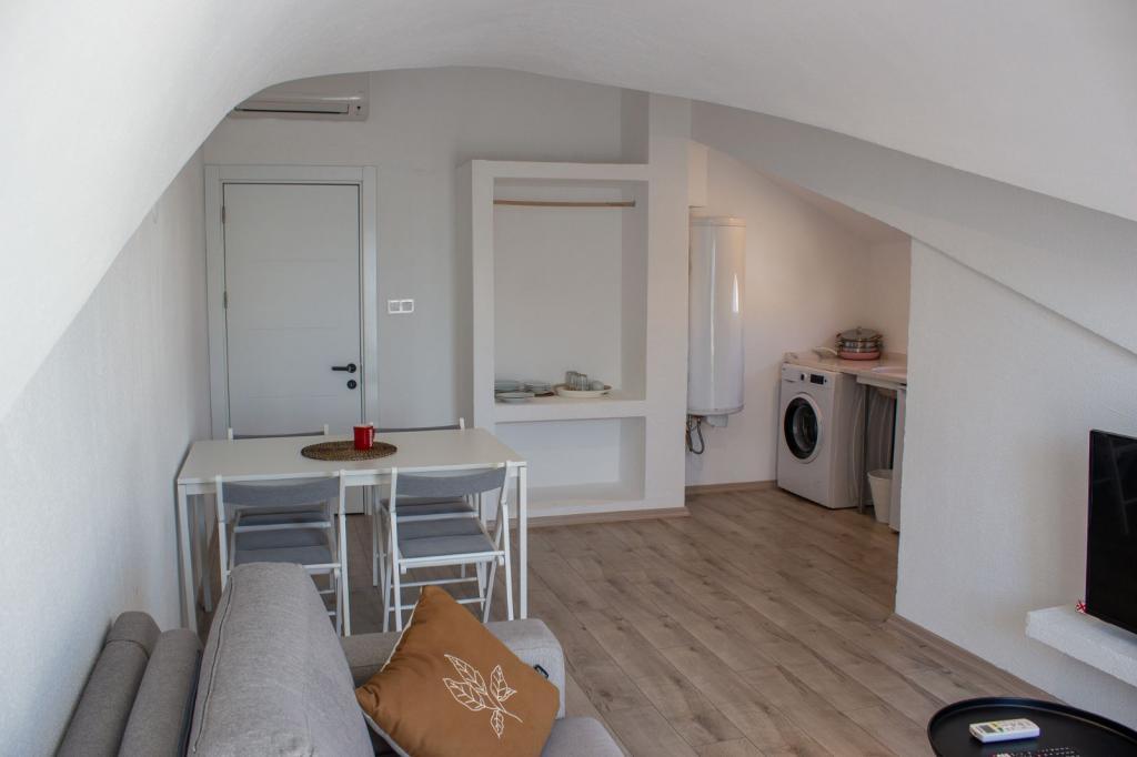 Aloha Suites — 10