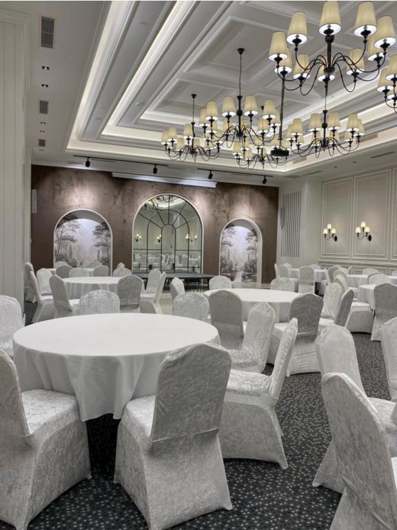 S Class Hotel Convention Center — 10