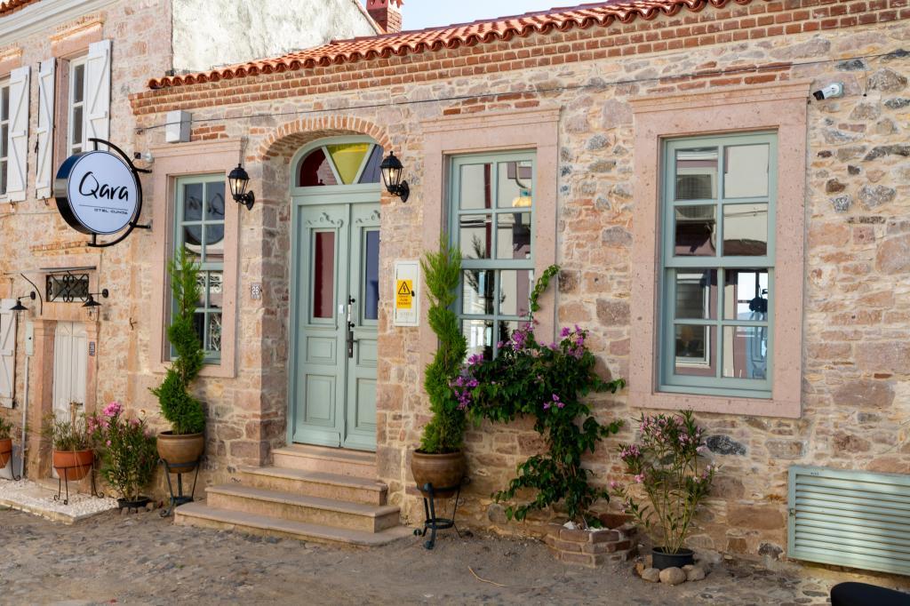 Qara Otel
