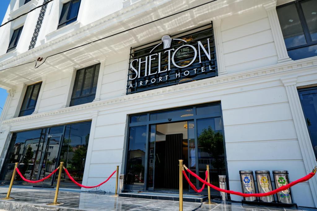 Shelton Airport Otel