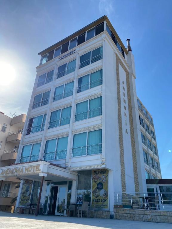 Anemonia Hotel