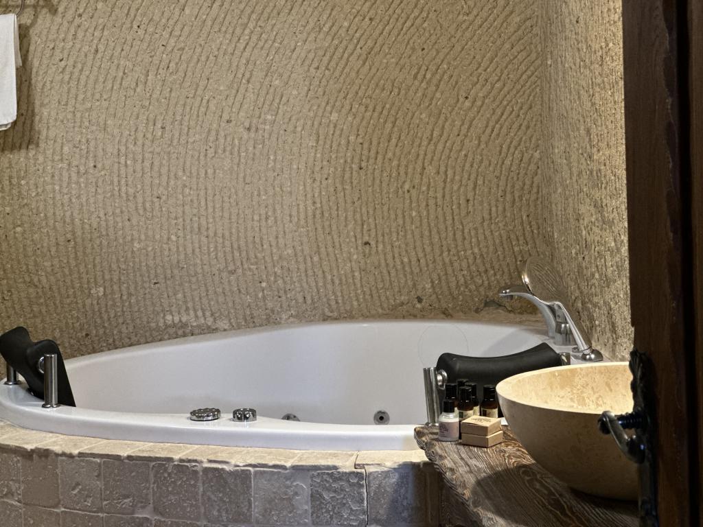 Under Cave Hotel — 10