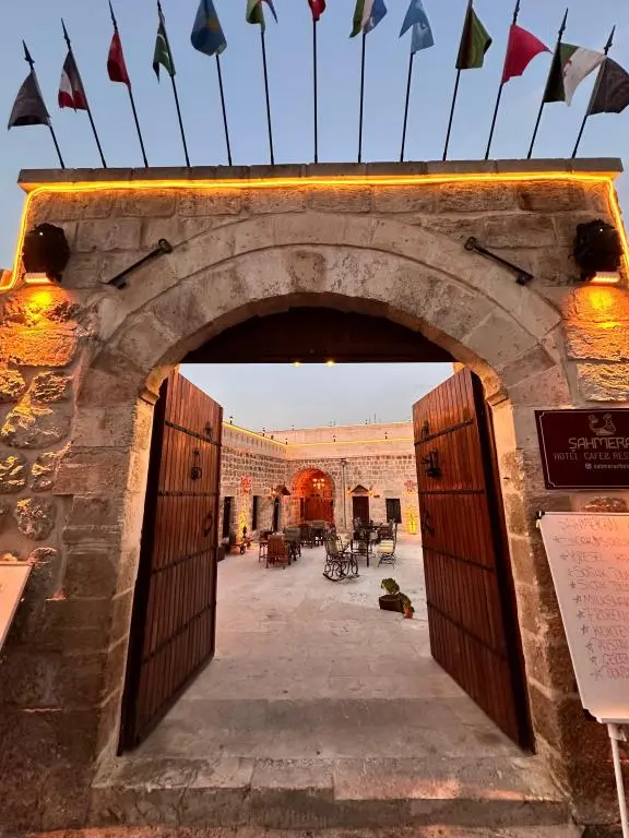 Şahmeran Hotel & Cafe