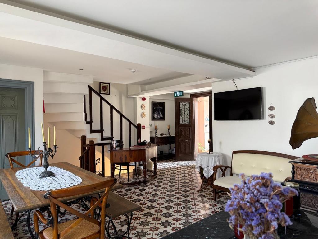 Öykü Otel Bozcaada — 10
