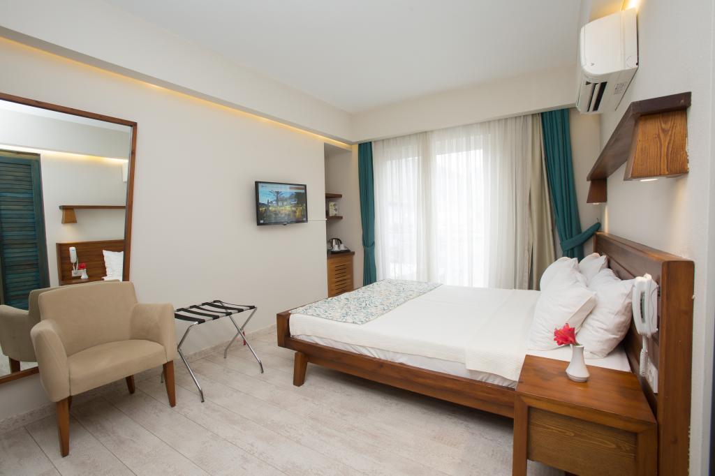 Dedeminn Marina Hotel — 3