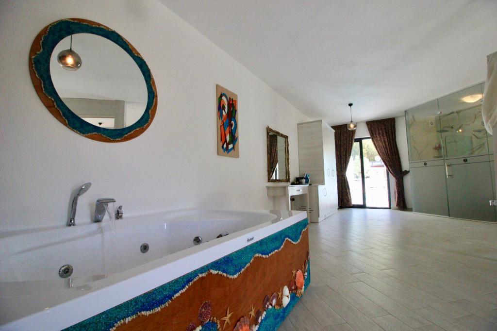 Z Exclusive Hotel and Villa — 10