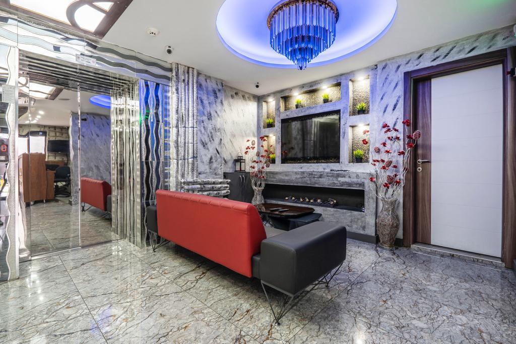 Hotel Enceladus — 3