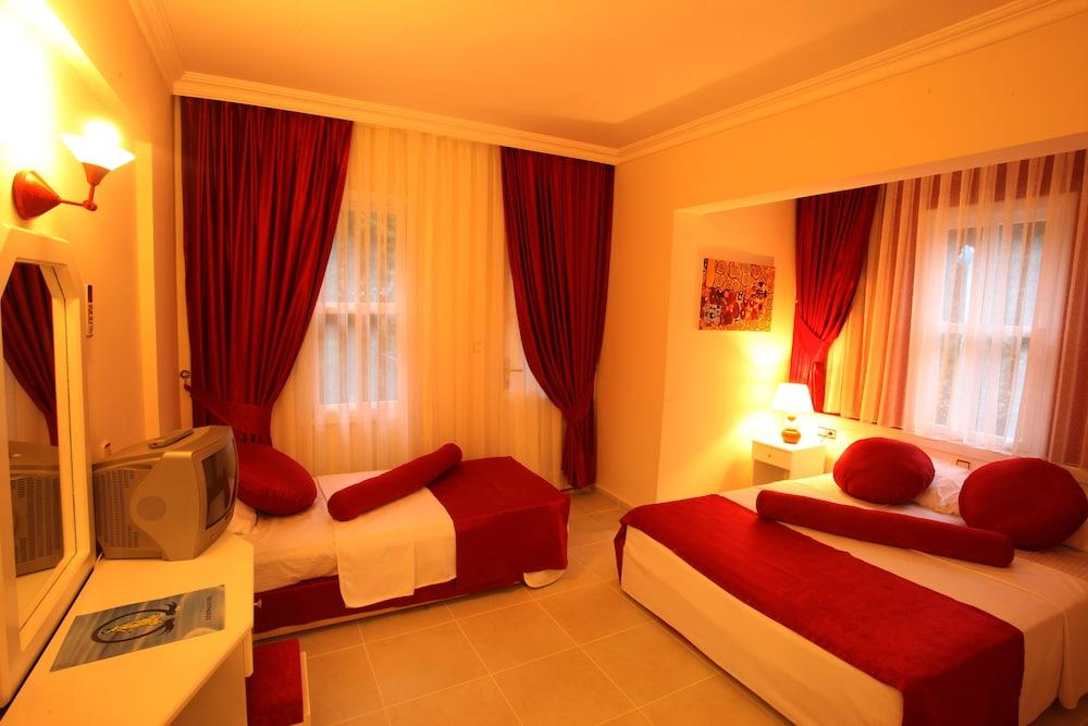 Destina Hotel — 5