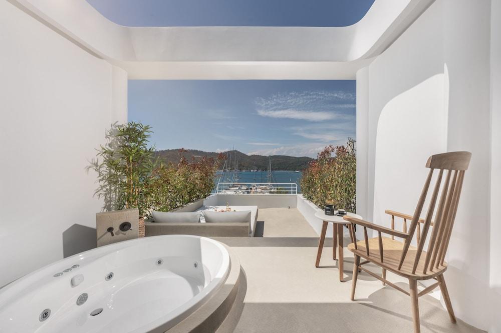 Yacht Classic Hotel — 1
