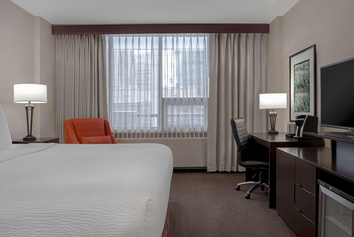Ramada Plaza By Wyndham Calgary Downtown 83786 — 9