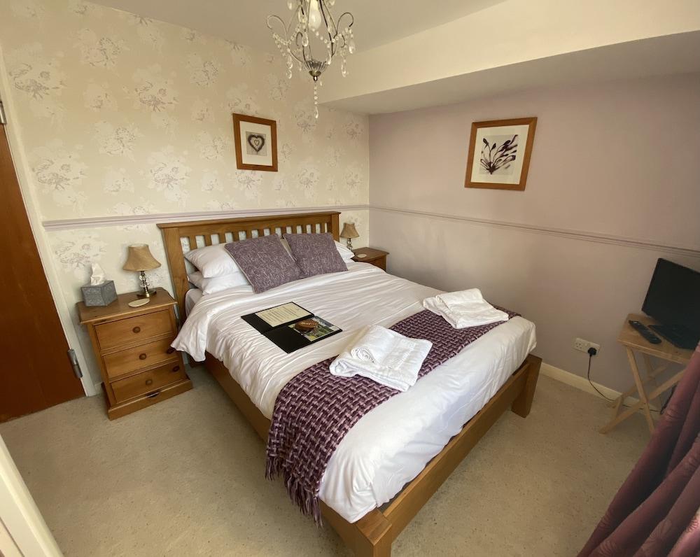 Plumpton Court — 10
