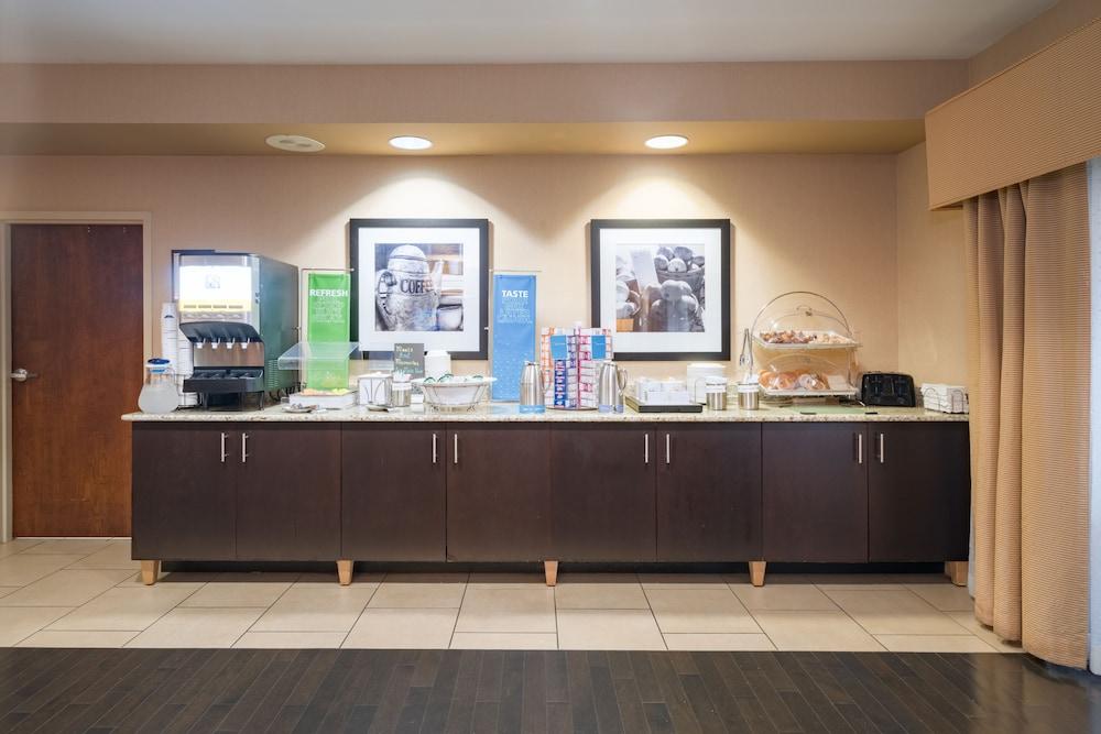 Hampton Inn Corydon — 7